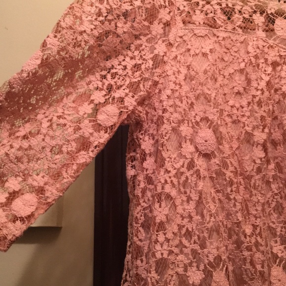 Lace lined top size MD never worn. Color peach - Picture 3 of 4